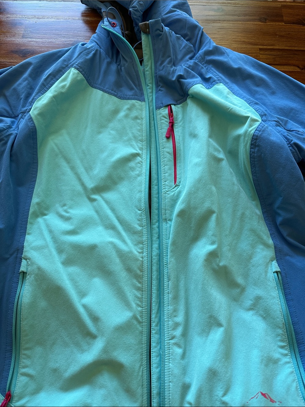 L.L. Bean Women's Two-Tone Aqua & Blue Ski Jacket with Pink Zipper Pull